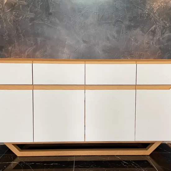 Maßgefertigtes Sideboard in Weiß und Holz