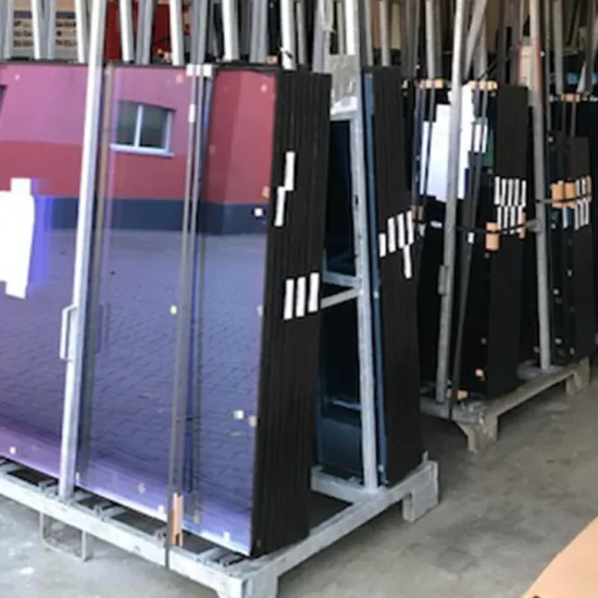 Bauteile für Fenster und Türen in der Werkstatt