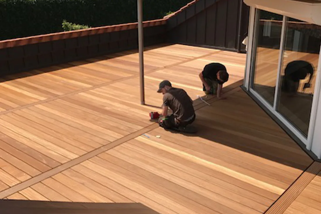 Verlegung einer Holzterrasse